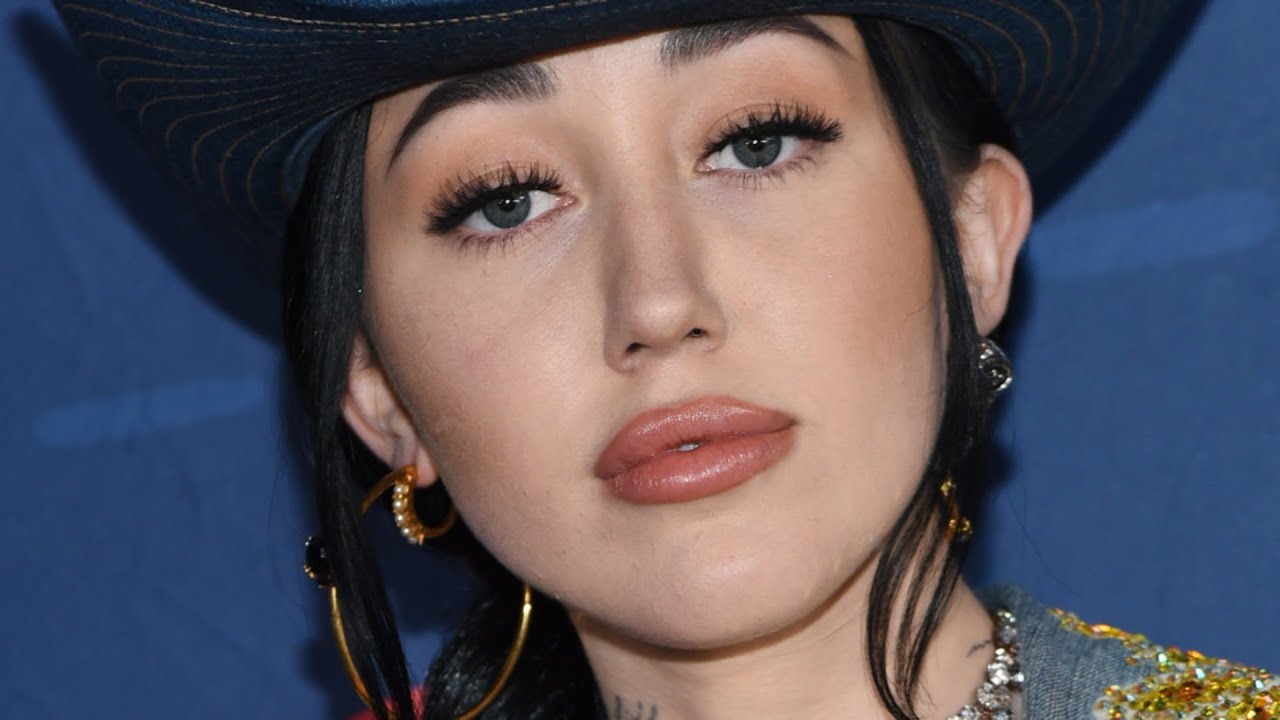 Noah Cyrus' Outrageous Grammys Outfit Has The Internet Divided