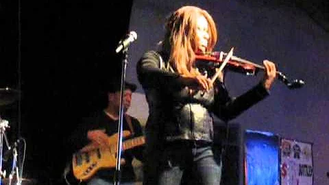 Violinist Robin Aikens Performs at Chicago's Check...