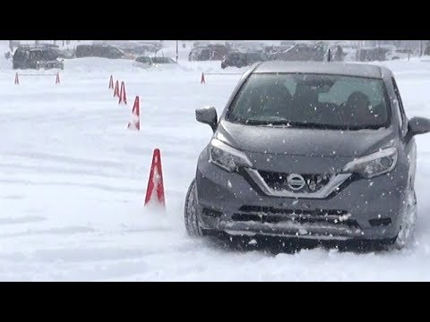 ラリードライバー篠塚建次郎さんが伝授する雪道運転