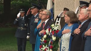Gov. DeWine, Gold Star families gather to remember fallen servicemembers in wreath-laying ceremony
