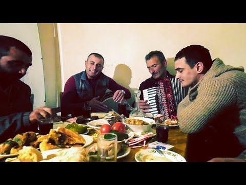 დედებო დიდხანს იცოცხლეთ ჩვენს საიმედოდ ვეფერებით დედებს ჩვენი ლამაზი სიმღერით დირებელები..