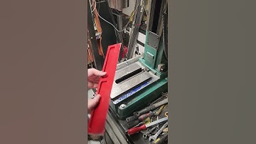 Grizzly G0519 milling machine. Scraping the machine base for alignment with the saddle, 3 of 10