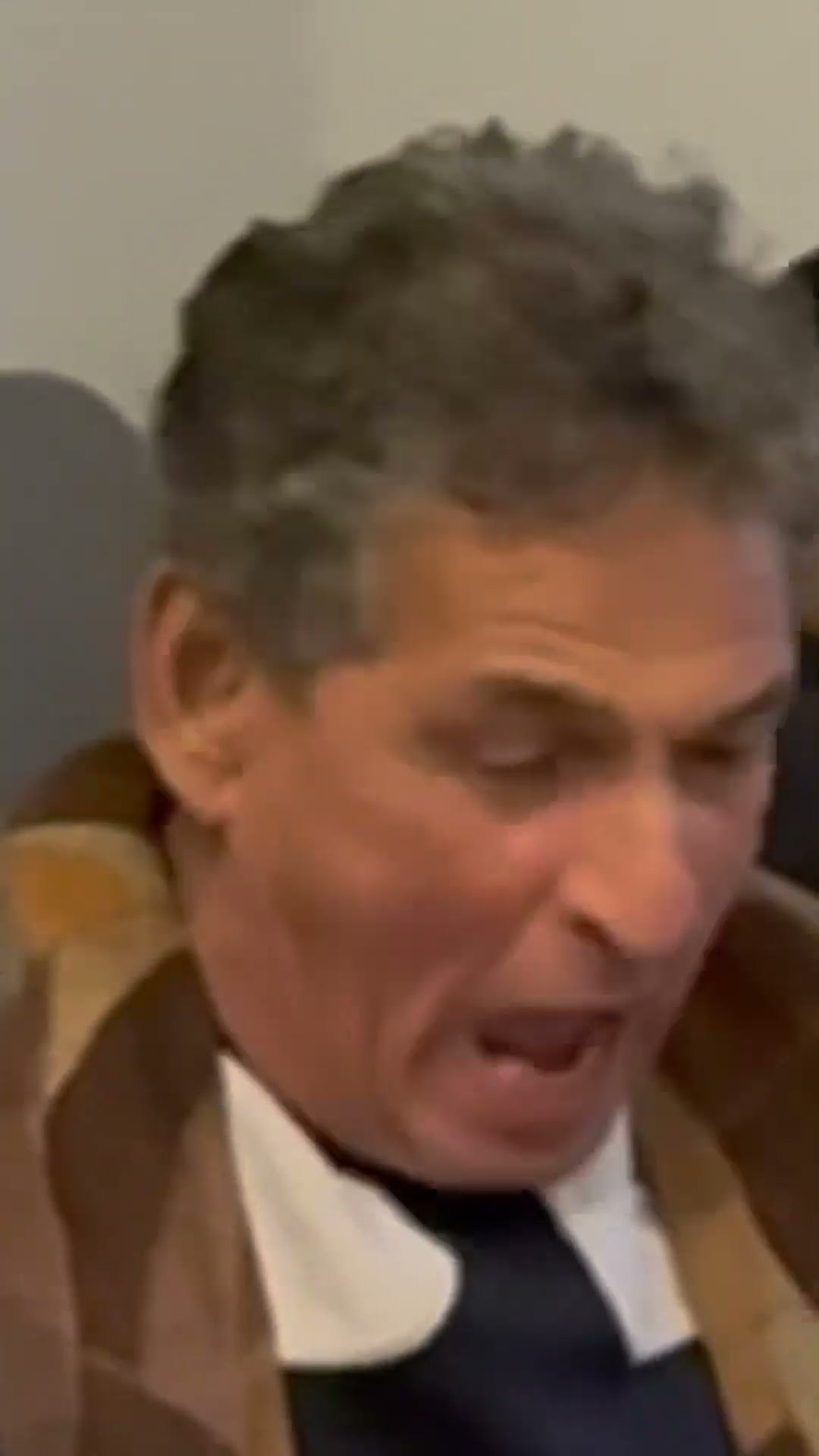 عطست في وش جدو ???