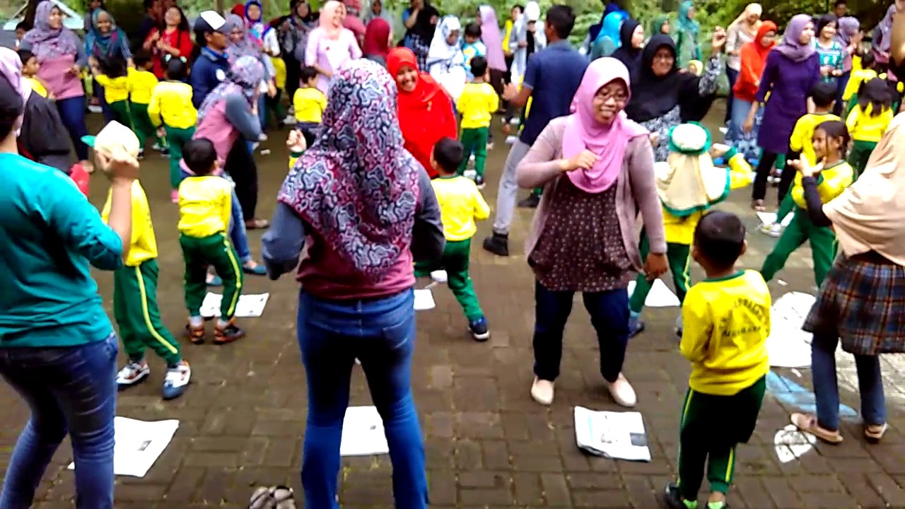 Games ibu dan anak @Bakti Alam