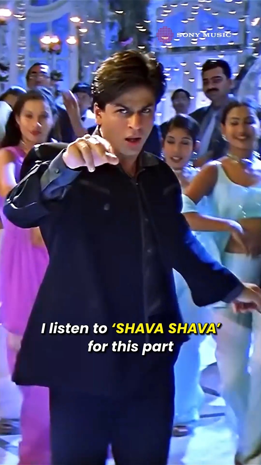 Iconic moments, legendary stars! ?? #srk #dekhhatenu #kabhikhushikabhiegham #ranimukherjee