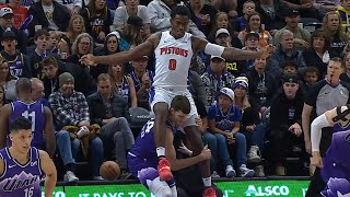 Jalen Duren goes for a ride on Walker Kessler's shoulders after dunk 😂