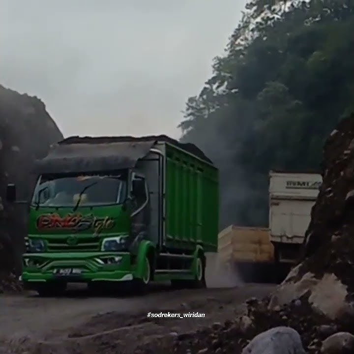 story wa truk Dyna hijau mbois di gunakan untuk tambang pasir 12 kubik versi lagu rasane abot
