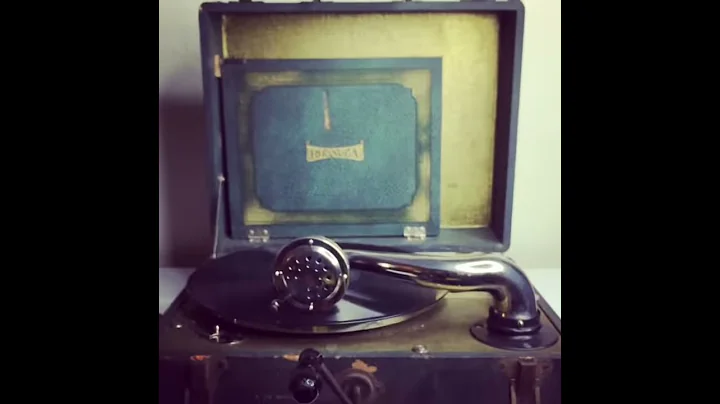 Antique Walter Conley Portable Crank Phonola
