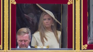 Download Lagu Prinsjesdag: Oranjes stappen in koetsen bij Paleis Noordeinde MP3 Download Lagu Prinsjesdag: Oranjes stappen in koetsen bij Paleis Noordeinde MP3