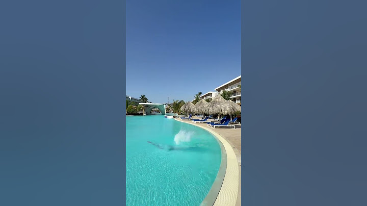 Mi forma favorita de entrar a la piscina 😂 si me preguntan, soy una sirena 🧜‍♀️ #humor #piscina