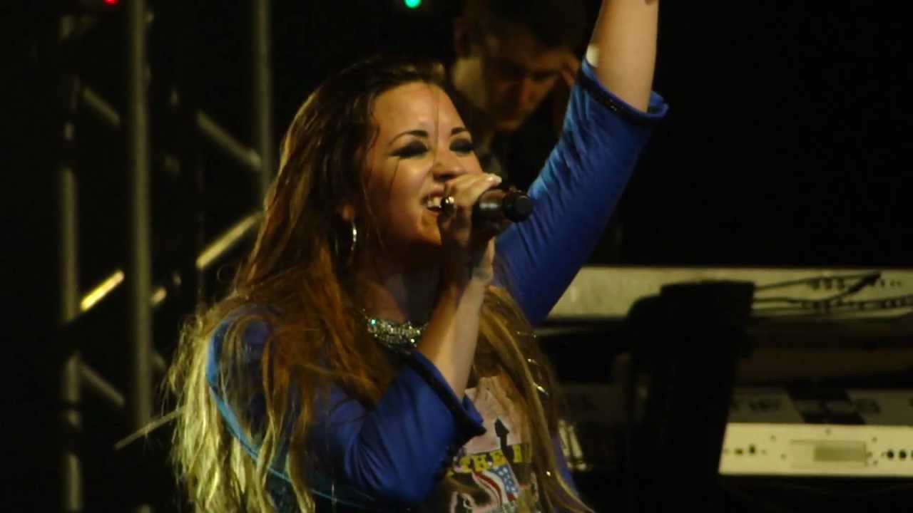 Demi Lovato - Remember December (Rio de Janeiro - 19.04.2012)