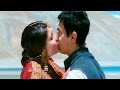 kareena kapoor kissing