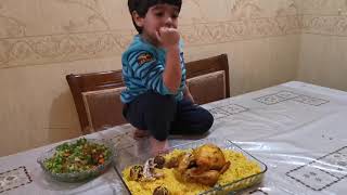 حمودي يأكل الدجاجه Hamoudi eats a chicken