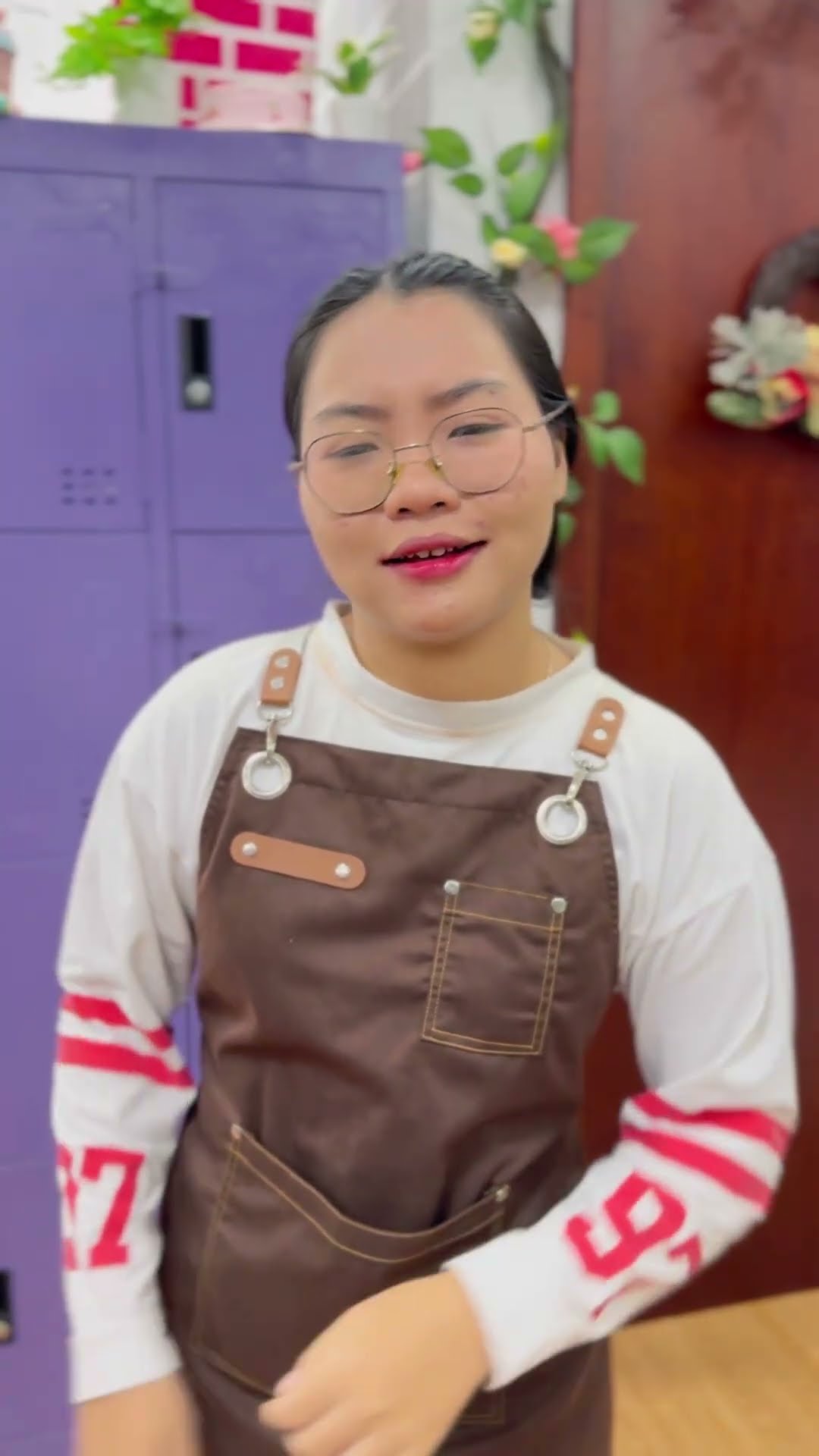 LNS - Người mẹ cận thị và cô con gái tinh ranh || Nearsighted mother and smart daughter