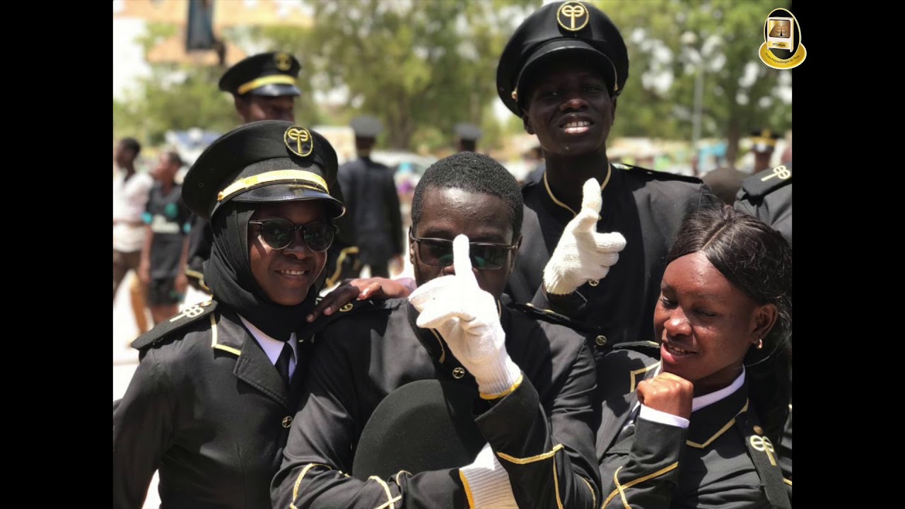 VIDEO PHOTO DIAPORAMA DU DEFILÉ DES ÉLÈVES DE L'ECOLE POLYTECHNIQUE DE THIES