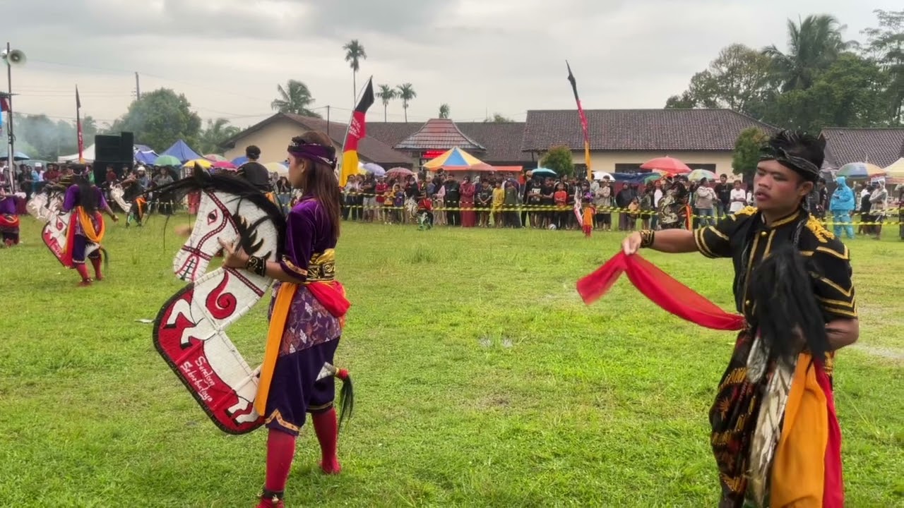 Ebeg Masuk Inti Acara, Penari Mulai Mengguncang Arena