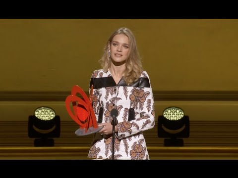 Video: Ringiovanito: Una Nuova Immagine Di Natalia Vodianova