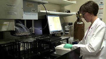 Amanda setting up a crystal screen