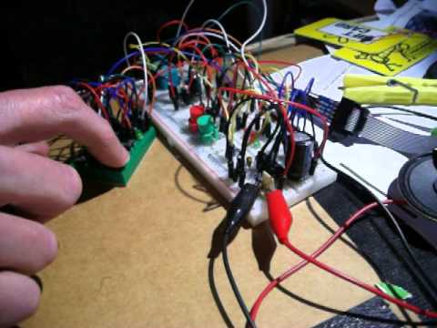 attiny85-gate-buzzer-/-doorbell-test-(on-a-breadboard)