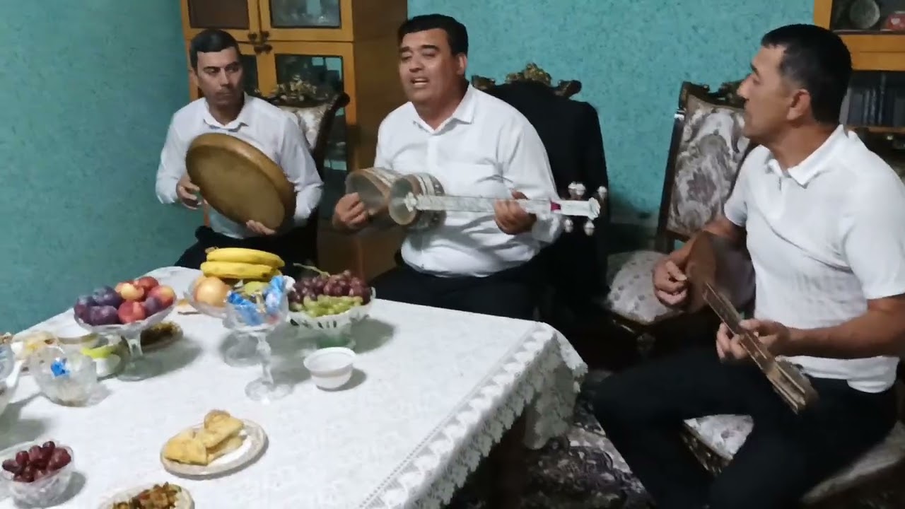 Ustoz san'atkor Rustam Nurmetov aktyor va teleboshlovchi Xo'janiyoz Atadjonov xonadonida ziyofat