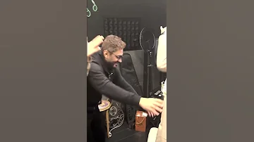 ردة فعل تامر حسني عندما تحولت ناسيني ليه لأغنية مهرجانات 