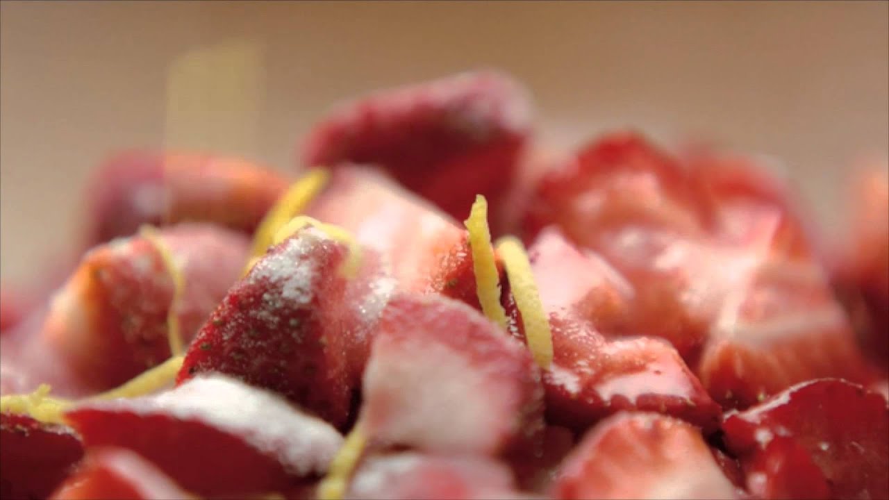 [Recette] Feuilleté à la fraise et sa boule de crème glacée Carte d'Or Vanille de Madagascar