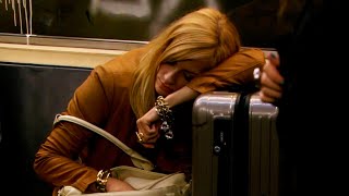 Caroline Sleeps On The Subway - 2 Broke Girls 1х01