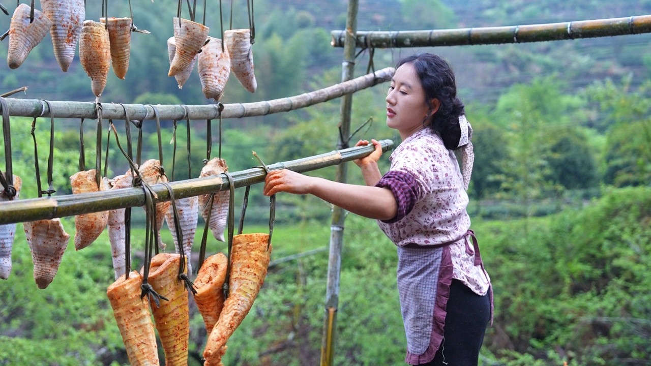 Spring Bamboo Feast 春筍宴 ｜鮮筍不好長久保存，做成筍餅、燻筍、泡筍都是武夷山特色，十分美味。【鄉愁沈丹ShenDan】