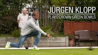 Jürgen Klopp plays bowls with three LFC fans | MUST WATCH