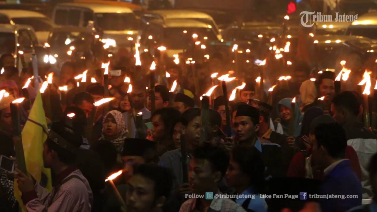 VIDEO Kemeriahan Pawai Obor Di Simpanglima Sambut Tahun Baru 1438