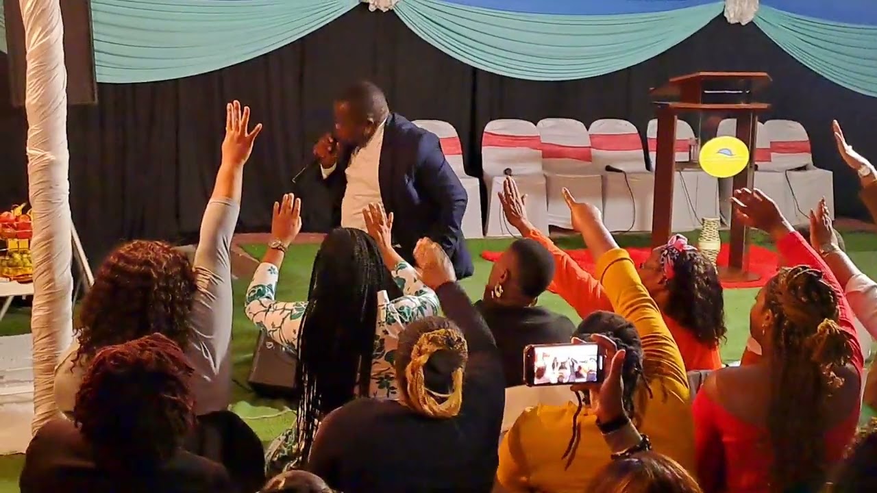 Apostle Tetese vs Bishop SW Ngcezula | Isandla sikaThixo