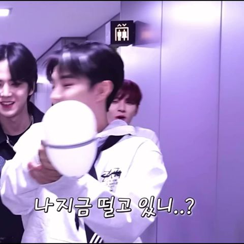 What's in my bag】THE BOYZ Q(キュー) - YouTube