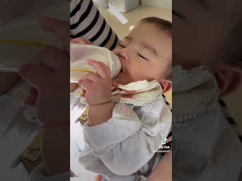 サービスエリアでゴクゴクぴすくん🍼💕#ぴすぴすチャンネル #Baby #赤ちゃんモデル #milk #asmr #赤ちゃん