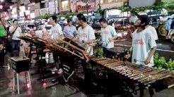 Musik dengan alat musik tradisional.  - Durasi: 0:39. 