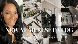 NEW YEAR | VISION BOARDS | CLEANING UP CHRISTMAS | MOVING AGAIN!