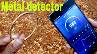 Une application qui transforme le téléphone en détecteur d'or métal detecting screenshot 4