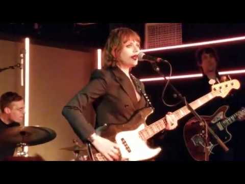 Kate Davis live