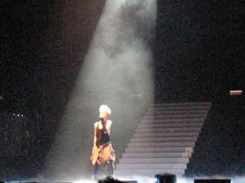 林憶蓮 (Sandy Lam) 2008 Singapore Concert - 哭