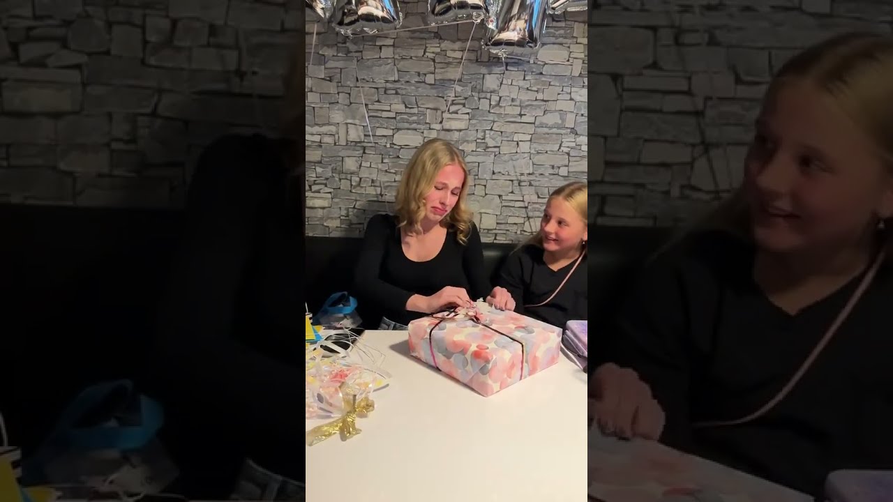 Emma S Reaktion Auf Ihr Geburtstagsgeschenk Shortvideo Freude