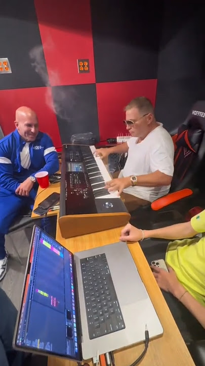 Scott Storch in the studio playing🎹🔥💯 Still D.R.E