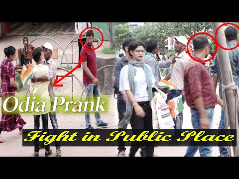fighting-in-public-place---odia-prank-~-smart-city