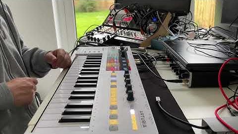 Cyber Drifting - Synthwave Jam with Volca and Micromonsta2