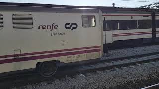 252.034 + rama Talgo 4C2 por Pinar de las Rozas (Trenhotel).