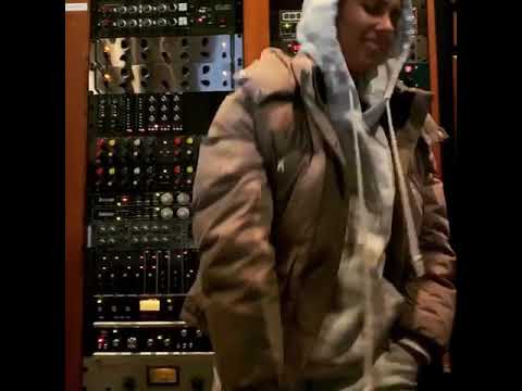 Alicia Keys Apagawa Na Singeli Ya Mejakunta Ft Lava Lava Wanga