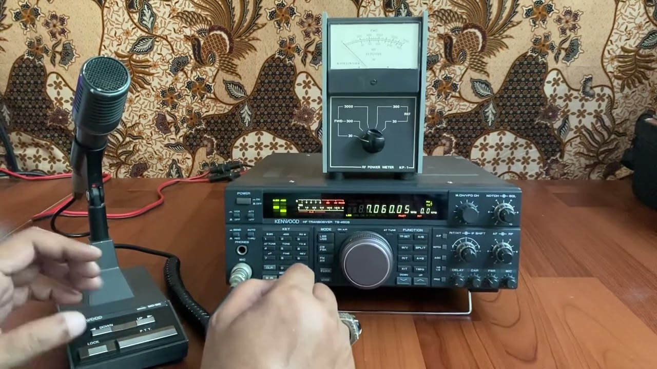Kenwood TS-450S HF 100W Open - YouTube
