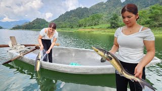 Casting a net overnight to catch sturgeon, a girl