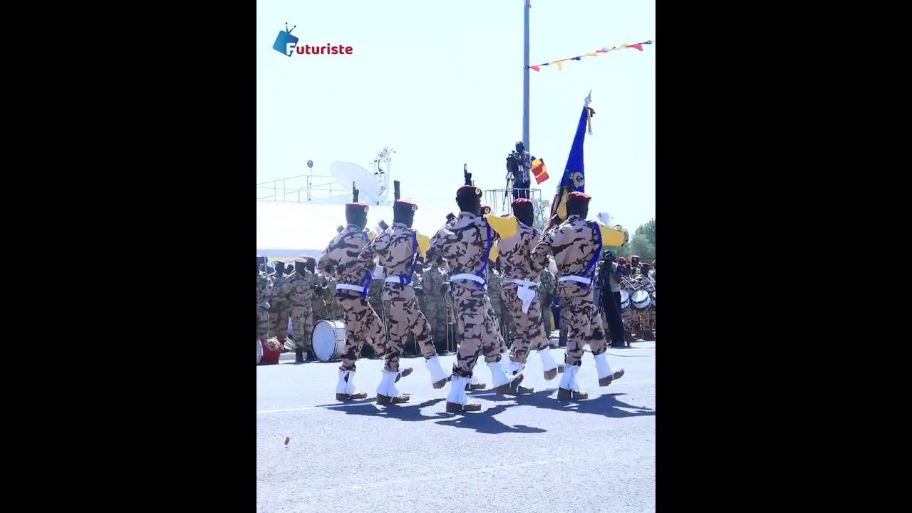 شاهد العرض العسكري لقوات الدفاع والأمن صباح اليوم بساحة الأمة في حفل ذكرى الحرية والديمقراطية