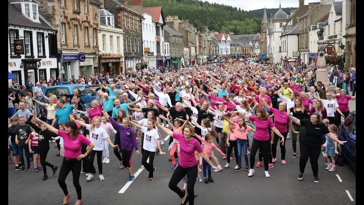 InChorus - Dancing In The Street (featuring giant Peebles Flash Mob) - YouTube