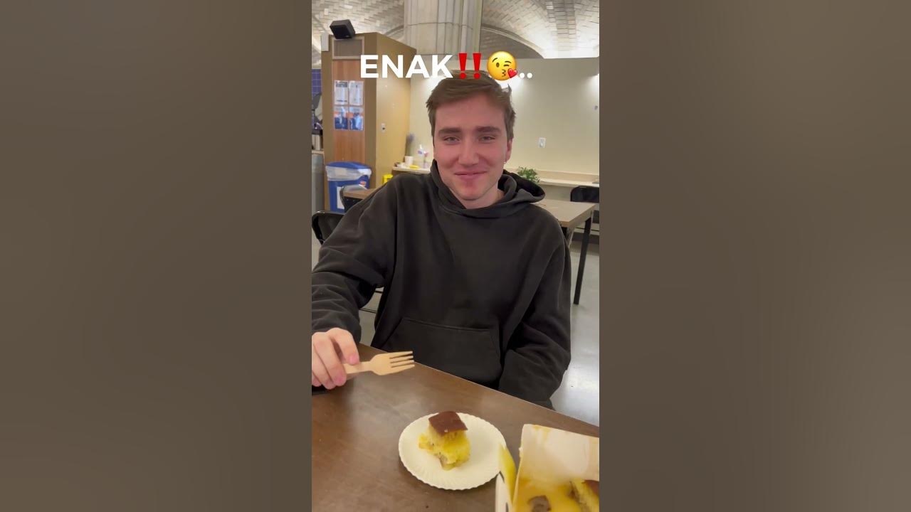 BULE AMERIKA COBAIN MAKAN MARTABAK MANIS INDONESIA⁉️🇺🇸😱 #shorts