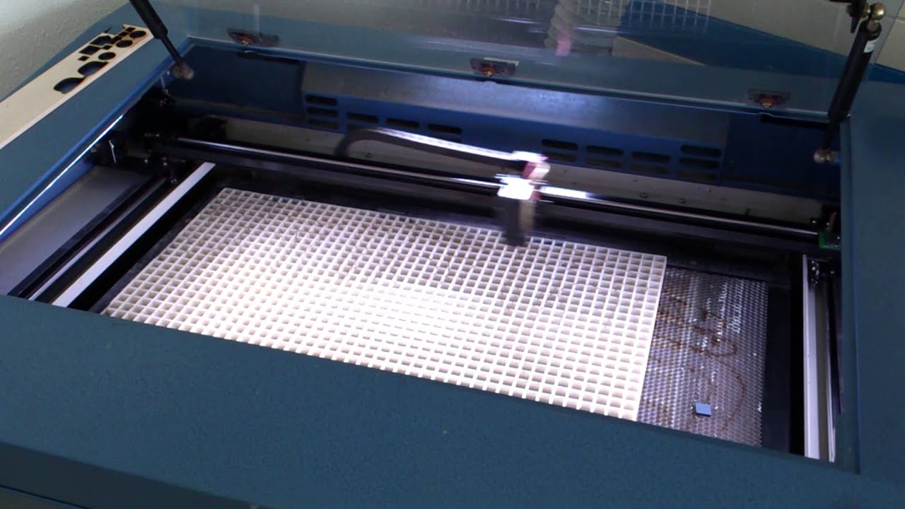 GCC Laserpro Spirit, 30% speed (~450mm/s) - YouTube
